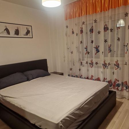 2 Bedrooms Apartment. Galati  Exterior photo